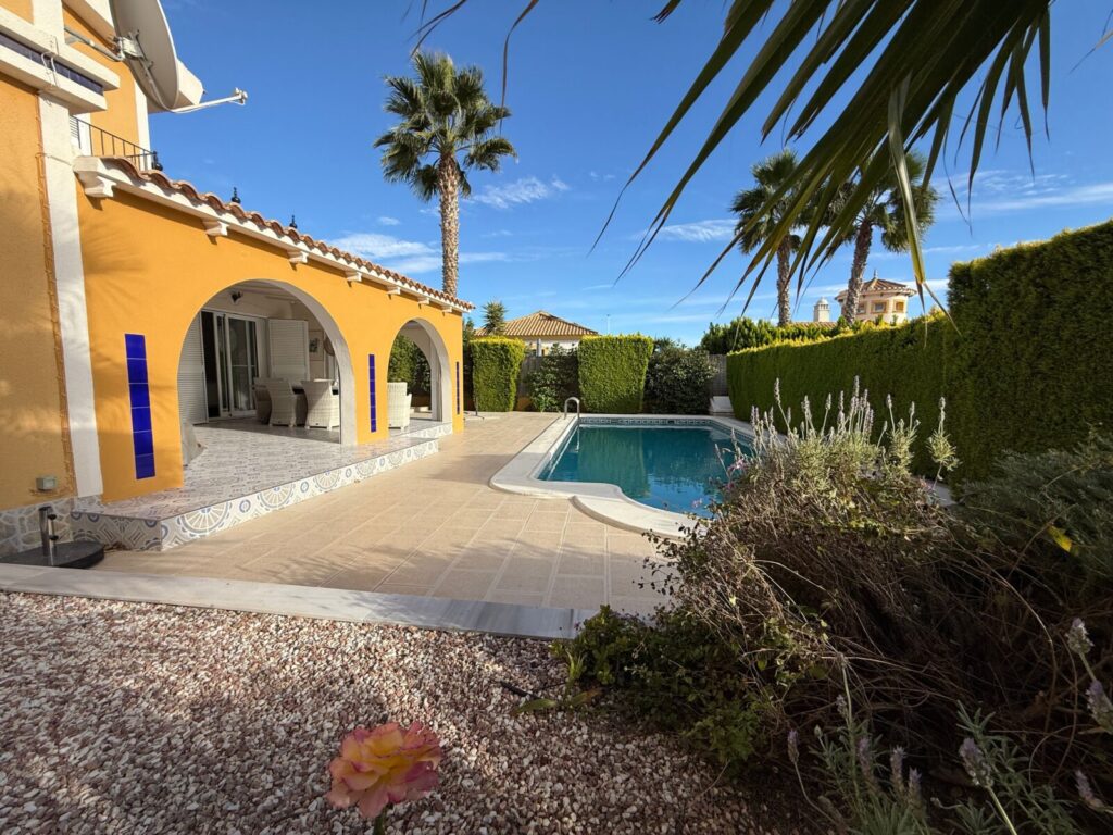 Villa de type Clasico 3 chambres piscine privée sur le Mazarrón Country Club – Image 3