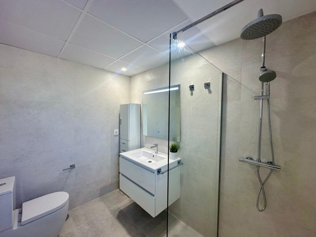 7_2zyvtI Nouvelle construction villa de type Córdoba 3 chambres piscine privée en La Pinilla – Image 12