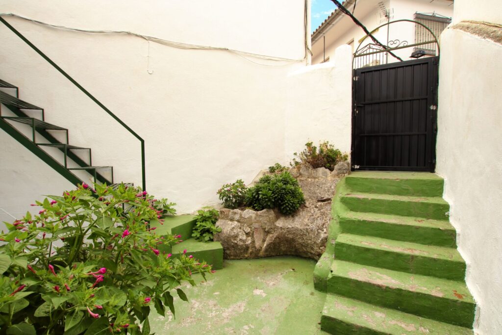 Complejo turistico 17 dormitorios piscina privada en Montejaque Malaga - Imagen 13