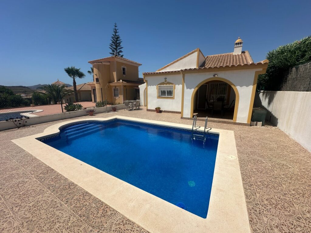 Bungalow 2 dormitorios piscina privada en el Mazarrón Country Club - Imagen 2