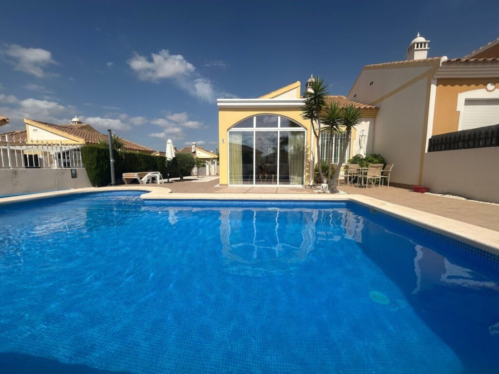Bungalow 2 bedrooms private pool at the Mazarrón Country Club - Image 3
