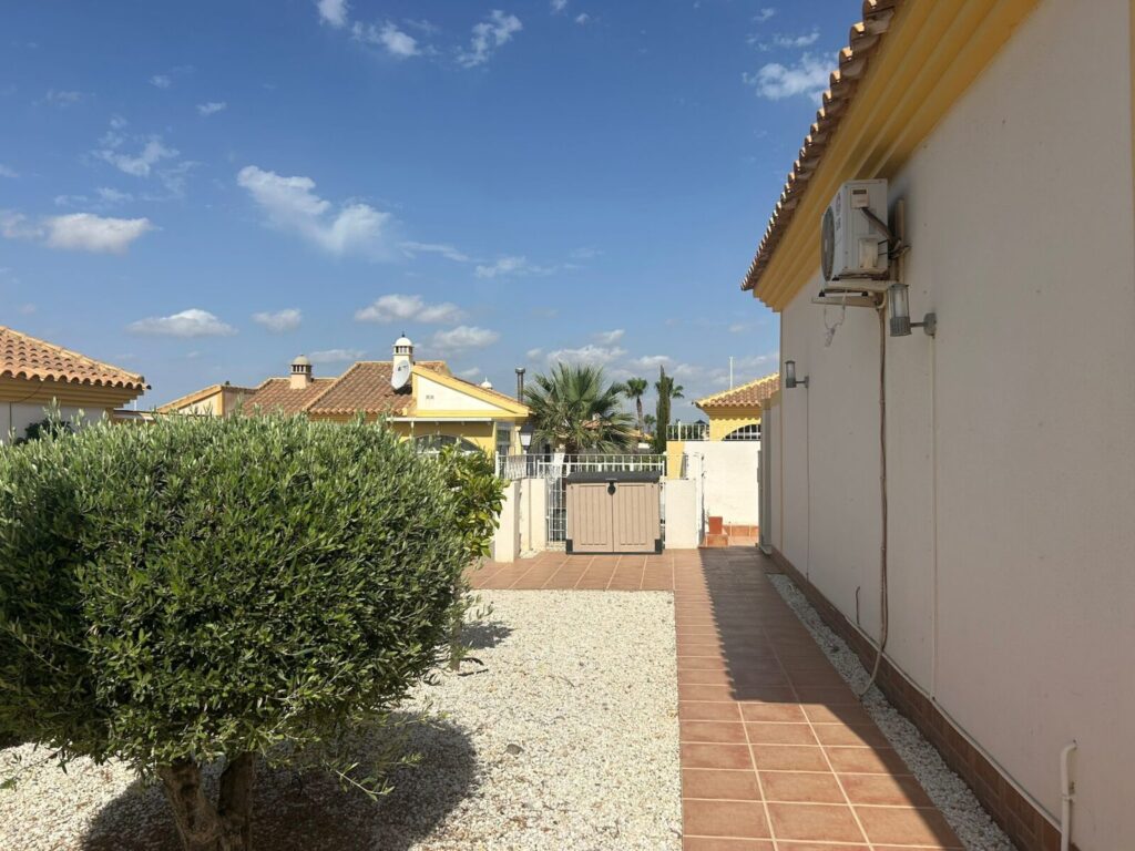 Bungalow 2 bedrooms private pool at the Mazarrón Country Club - Image 8